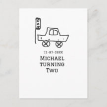 マイケルが2歳の誕生日おもちゃの車の交通灯