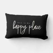 マイハッピープレイスモダンタイポグラフィシンプル ランバークッション (裏面)