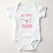 マイファーストロデオウェスタン女性のカーボーイファーストファースト誕生日 ベビーボディスーツ (正面)