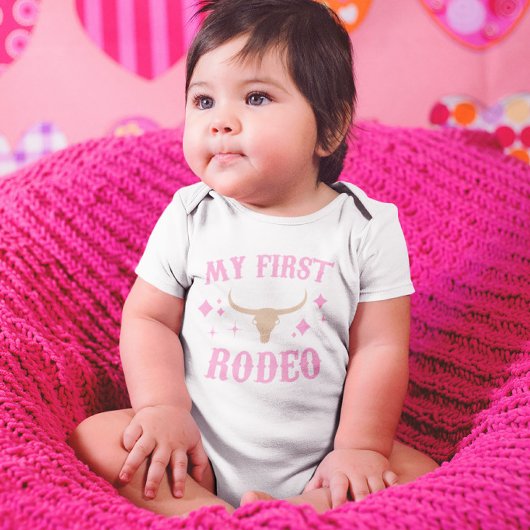 マイファーストロデオウェスタン女性のカーボーイファーストファースト誕生日 ベビーボディスーツ