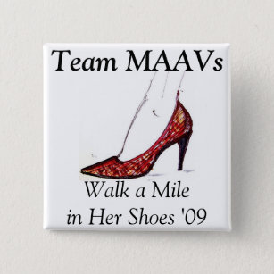 "マイルは彼女の靴の"歩きます- MAAVsボタンを団結して下さい 缶バッジ