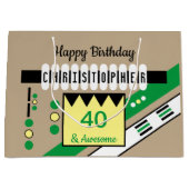 マイルストーンの特別な誕生日の名前茶色（緑） ラージペーパーバッグ (正面)