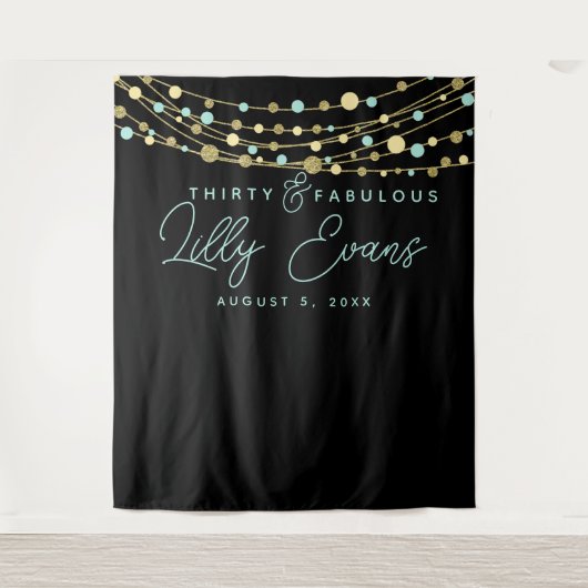 マイルストーン誕生日パーティーバナー ティールとゴールド タペストリー (正面)