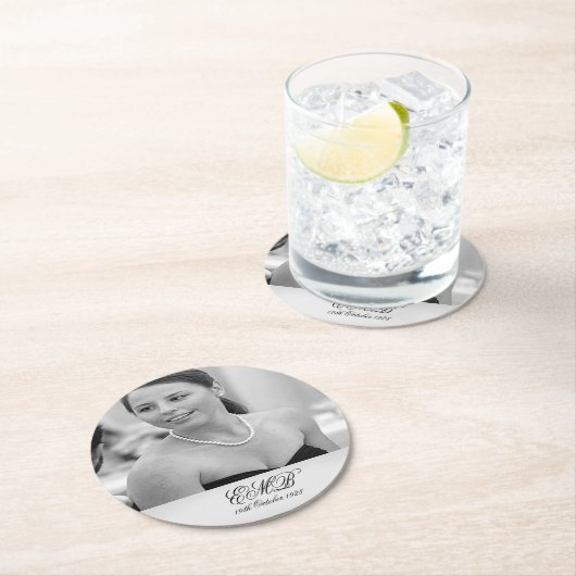 マイルストーン誕生日フォトエレガント白黒 ラウンドペーパーコースター (インサイチュ)