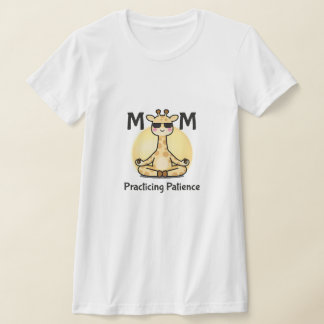 マインドフルな母性 | 瞑想するキリン Tシャツ