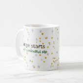 マインドフルな金ゴールドとシルバーコーヒーマグ コーヒーマグカップ (正面左)