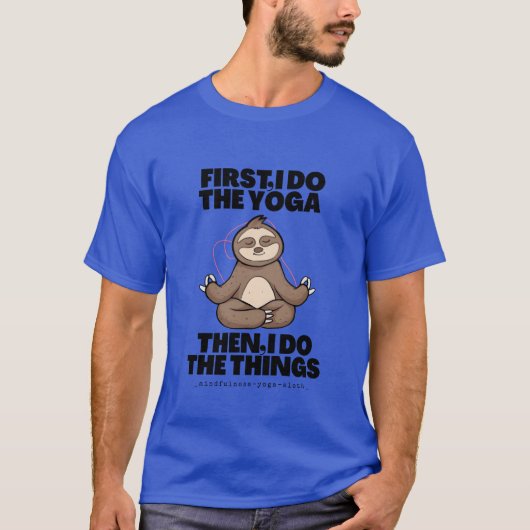 マインドフルネス ヨガ ナマケモノ かわいい 動物 友達 Tシャツ (正面)