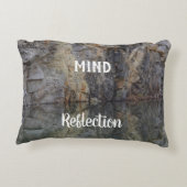 マインドリフレクションロックウォール感動的 アクセントクッション (裏面)