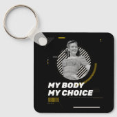 マイ体マイチョイスレトロ女性権利イラストレーション キーホルダー (正面)
