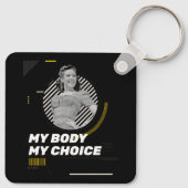 マイ体マイチョイスレトロ女性権利イラストレーション キーホルダー (裏面)