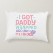 マイ包まれたフィンガーのまわりに – 甘いベビー引用文for Da アクセントクッション (裏面)