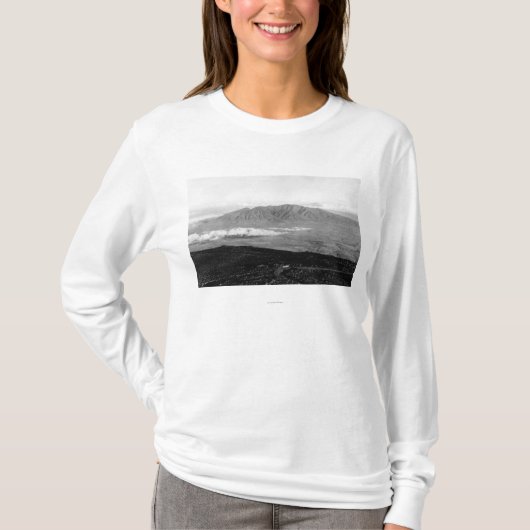 マウイ、ハワイ- Haleakalaの上から眺め Tシャツ (正面)