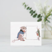 マウスとバッタが写真を保持 ポストカード (スタンド正面)