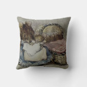 マウスと赤ちゃん、シャビーシックなベビー/子供部屋 クッション (裏面)