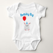 マウスよくはしゃぐ誕生日ボーイ ベビーボディスーツ (正面)