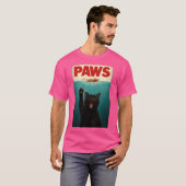 マウスを追いかけるPAWSパロディユーモアのあるネコ猫 Tシャツ (正面フル)