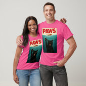 マウスを追いかけるPAWSパロディユーモアのあるネコ猫 Tシャツ (ユニセックス)
