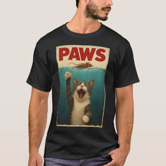 マウスを追いかけるPAWSパロディユーモアのあるネコ猫 Tシャツ (正面)