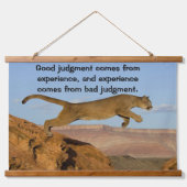 マウンテンクーガーは2つの山を越えてジャンプ。 吊り下げ型タペストリー (正面)