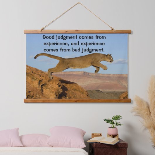 マウンテンクーガーは2つの山を越えてジャンプ。 吊り下げ型タペストリー (寝室)