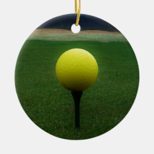 マウンテンゴルフ場のイエローゴルフボール セラミックオーナメント (正面)