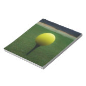 マウンテンゴルフ場のイエローゴルフボール ノートパッド (回転)