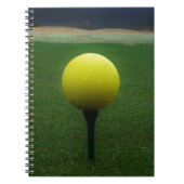 マウンテンゴルフ場のイエローゴルフボール ノートブック (正面)