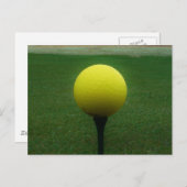 マウンテンゴルフ場のイエローゴルフボール ポストカード (正面/裏面)