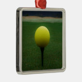 マウンテンゴルフ場のイエローゴルフボール メタルオーナメント (右)