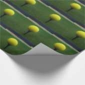 マウンテンゴルフ場のイエローゴルフボール ラッピングペーパー (角)