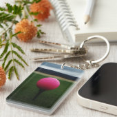 マウンテンゴルフ場のピンクゴルフボール キーホルダー (正面右)