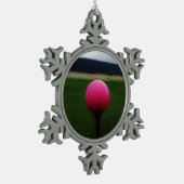 マウンテンゴルフ場のピンクゴルフボール スノーフレークピューターオーナメント (左)