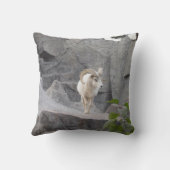 マウンテンゴートの枕 クッション (裏面)