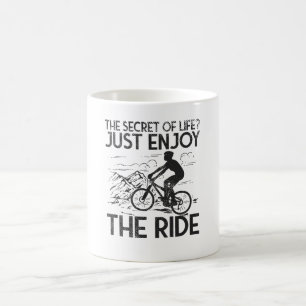 マウンテンサイクリングマウンテンバイクもしくは自転車に乗る人 コーヒーマグカップ