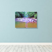 マウンテンズかわいらしクリークスイミングホール キャンバスプリント (インサイチュ (ウッドフロア))