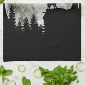 マウンテンハロウィン不気味ムーン上のパグスタンド キッチンタオル (折り畳み)