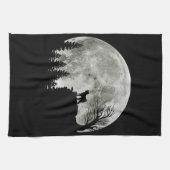 マウンテンハロウィン不気味ムーン上のパグスタンド キッチンタオル (横)