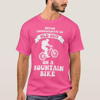 マウンテンバイクに乗った老人を甘く見てはいけない Tシャツ