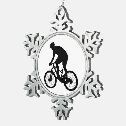 マウンテンバイクのシルエット-背景色を選択 スノーフレークピューターオーナメント (右)