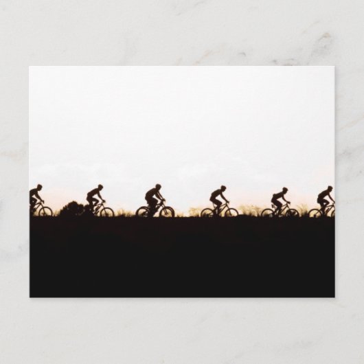 マウンテンバイクの乗り手がダムの向こうに進む ポストカード (正面)