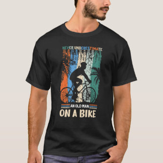 マウンテンバイクは決して高齢者を過小評価しない Tシャツ