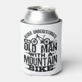 マウンテンバイクを持つ老人を決して過小評価しない 缶クーラー (缶正面)