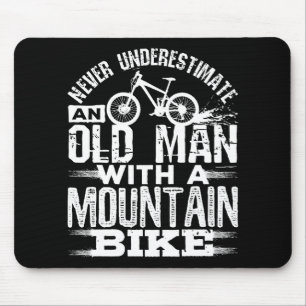 マウンテンバイクを持つ老人を甘く見ない マウスパッド