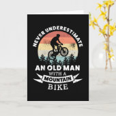 マウンテンバイクを持つ老人 – MTB Gift カード (黄色い花)
