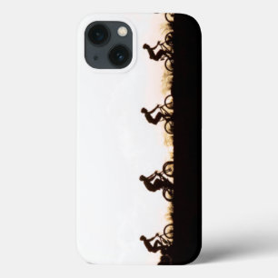 マウンテンバイク乗り手がダムを乗り越える iPhone 13ケース
