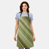 マウンテンフォレストグリーンとブラウンストライプ エプロン (着用した状態)