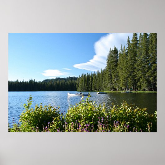 マウンテンレイク、カヌー、ワイルドフラワー ポスター (正面)