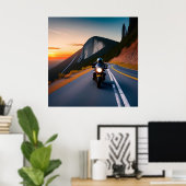マウンテンロードに沿って乗るバイク乗り ポスター (ホームオフィス)