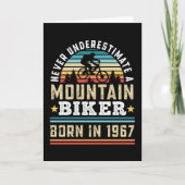 マウンテン生まれバイクもしくは自転車に乗る人1967 60番目の誕生日ギフトMTB カード (正面)