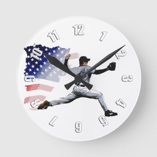 マウンドに立つ - 野球選手と米国旗 ラウンド壁時計 (正面)